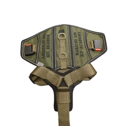 szelki MILITARY K9 olivkowe,klamry Nexus, czarne hafty widok płaszcza i przodu